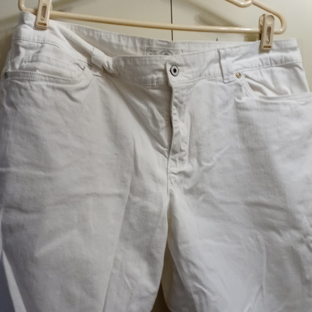 Izod shorts. Size 16. White